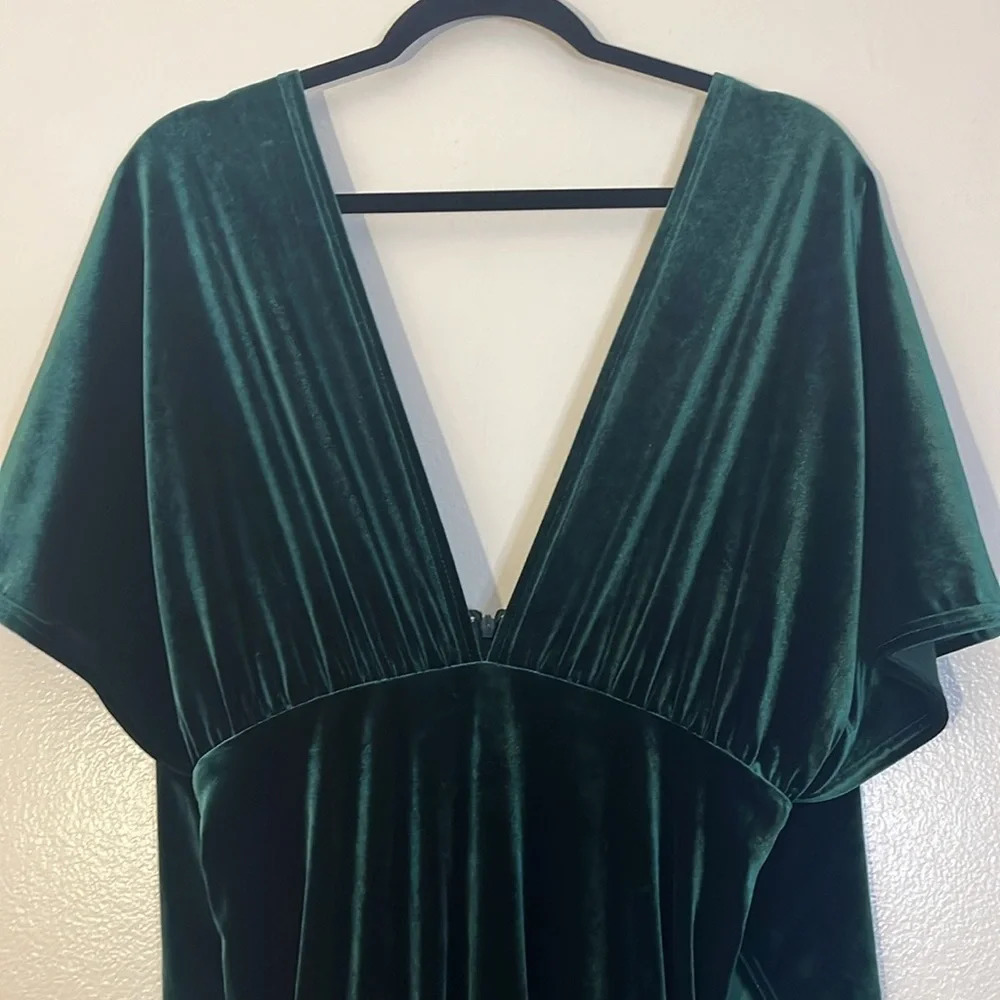 Revelry | Velvet dark green maxi low cut dress Womens size M short sleeve train - Picture 2 of 13